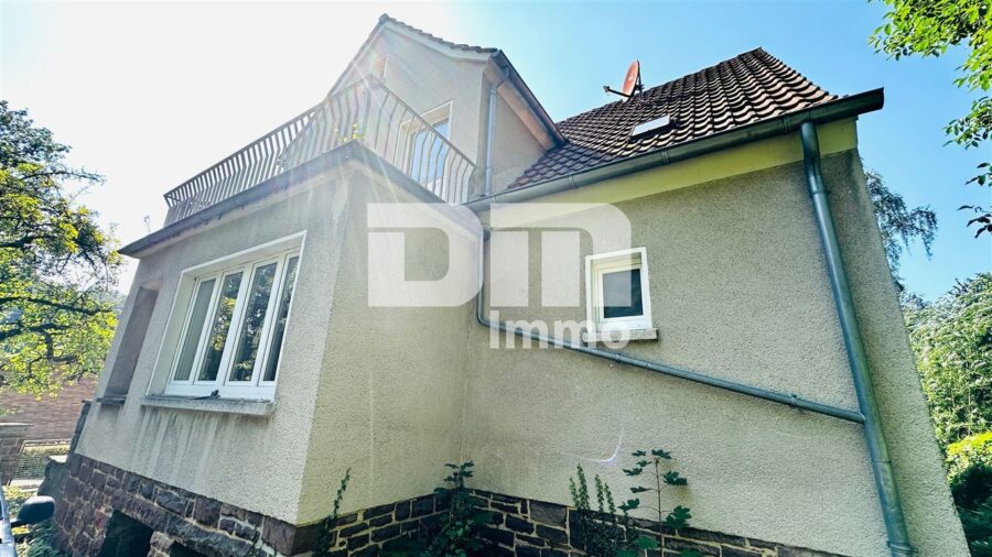 Herrschaftliches Ein- /Zweifamilienhaus BJ 1949 mit großem Garten in Traumlage - Front / Seitenansicht
